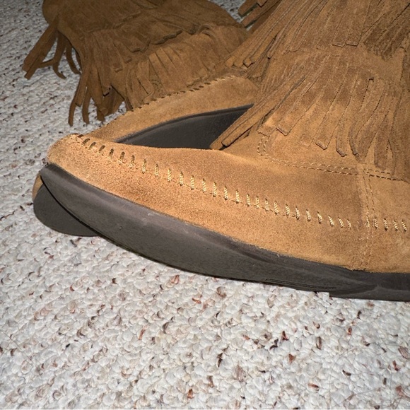 Minnetonka moccasin fringe boots - Picture 6 of 8